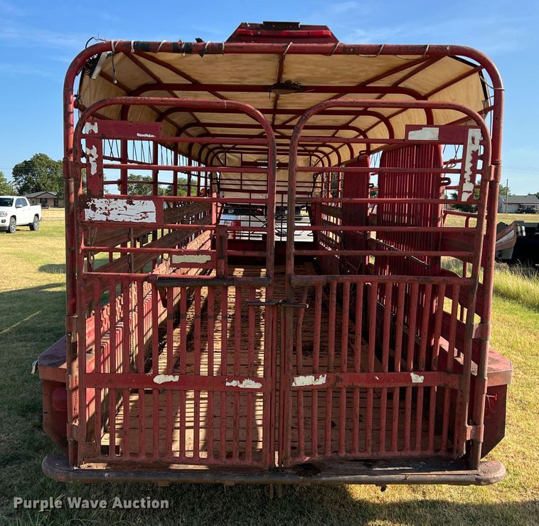 image for item DS8458 1998 Gooseneck  livestock trailer