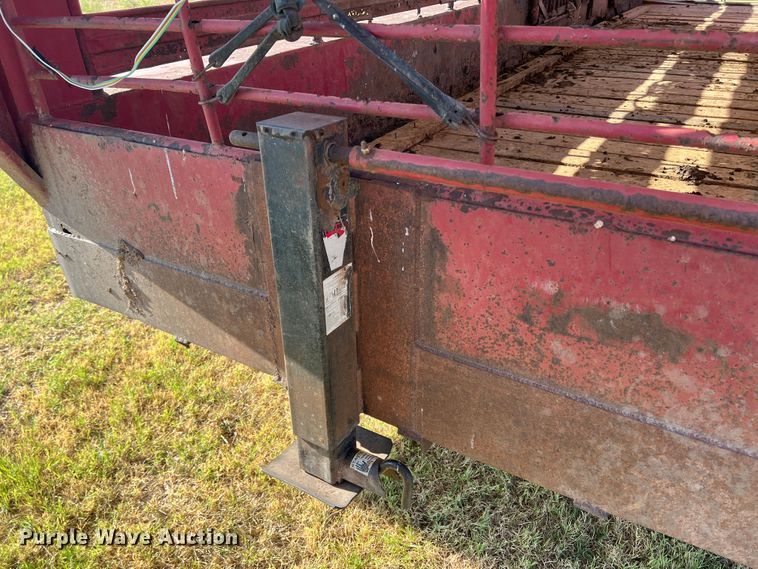 image for item DS8458 1998 Gooseneck  livestock trailer