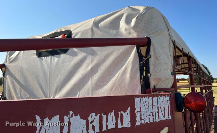 image for item DS8458 1998 Gooseneck  livestock trailer