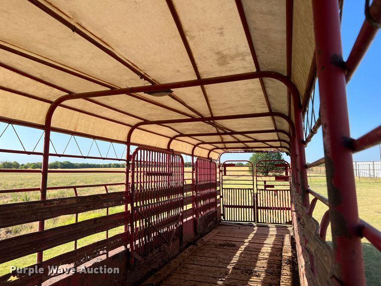 image for item DS8458 1998 Gooseneck  livestock trailer
