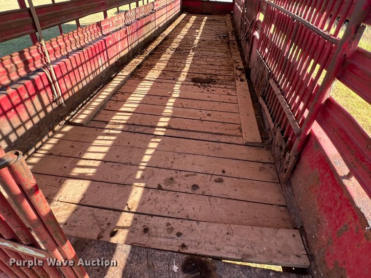 image for item DS8458 1998 Gooseneck  livestock trailer