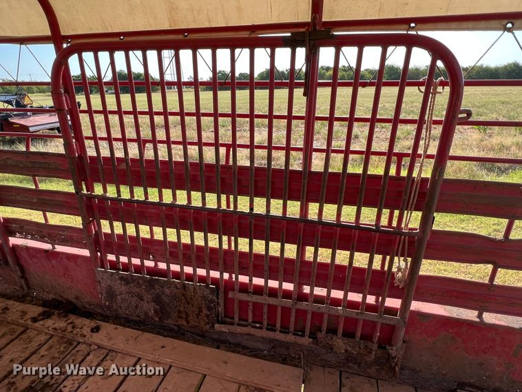 image for item DS8458 1998 Gooseneck  livestock trailer