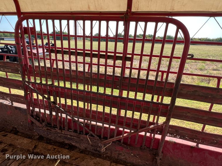 image for item DS8458 1998 Gooseneck  livestock trailer