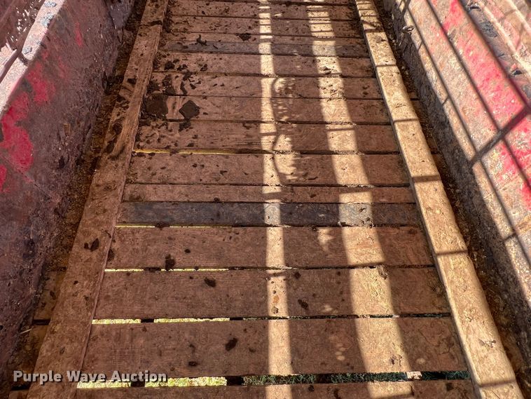 image for item DS8458 1998 Gooseneck  livestock trailer