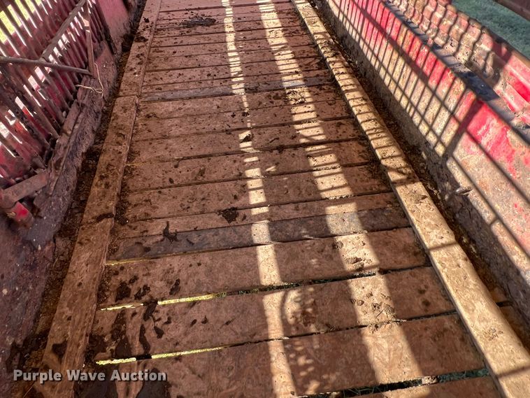 image for item DS8458 1998 Gooseneck  livestock trailer