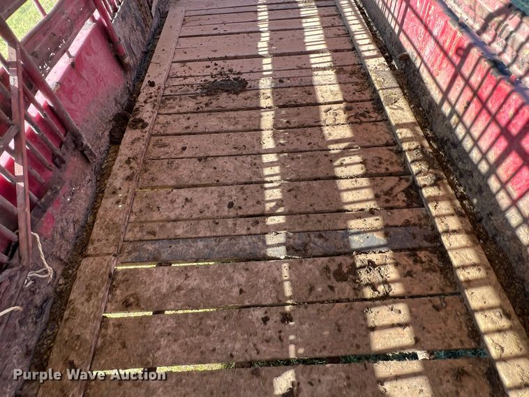 image for item DS8458 1998 Gooseneck  livestock trailer