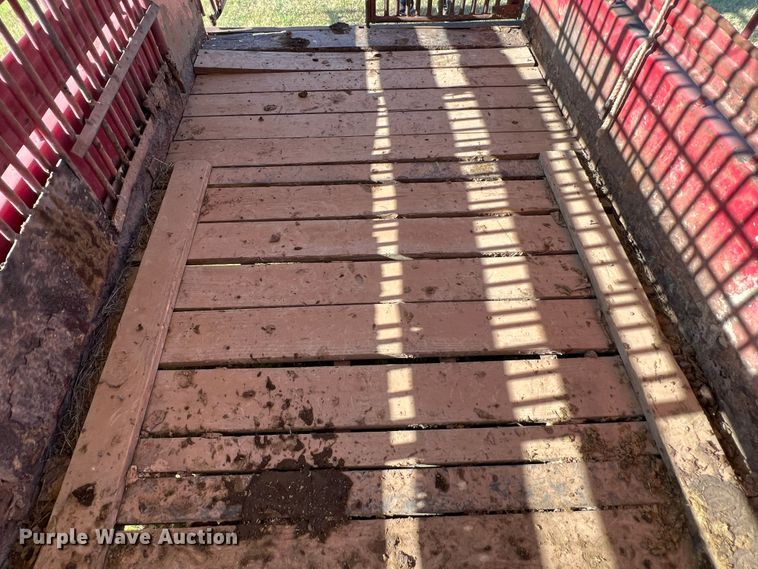 image for item DS8458 1998 Gooseneck  livestock trailer