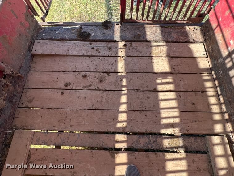 image for item DS8458 1998 Gooseneck  livestock trailer