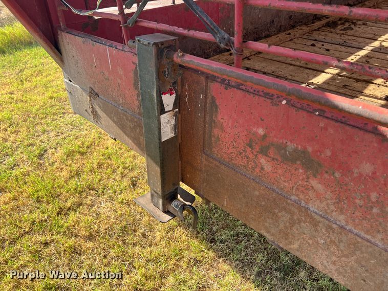 image for item DS8458 1998 Gooseneck  livestock trailer