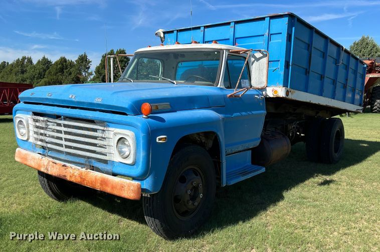 image for item DS8471 1970 Ford F610  grain truck