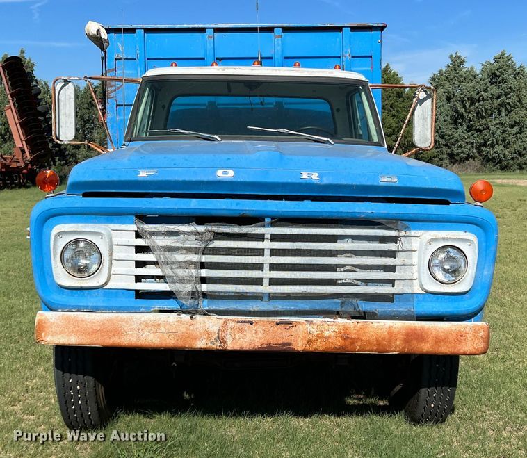 image for item DS8471 1970 Ford F610  grain truck