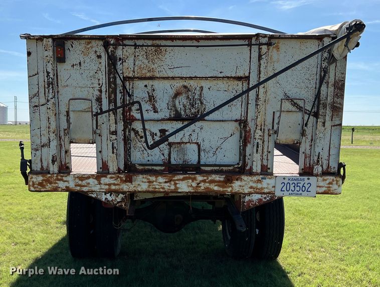 image for item DS8471 1970 Ford F610  grain truck