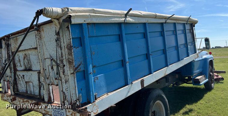 image for item DS8471 1970 Ford F610  grain truck