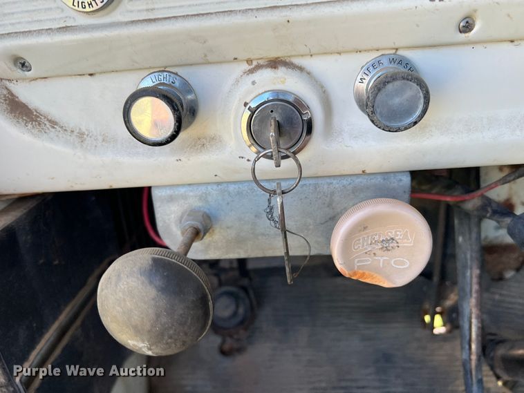 image for item DS8471 1970 Ford F610  grain truck