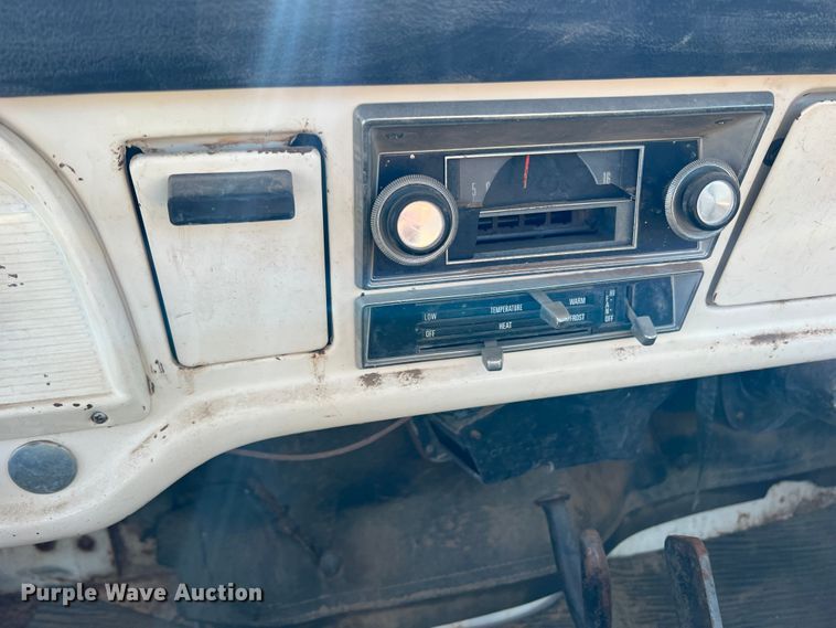 image for item DS8471 1970 Ford F610  grain truck