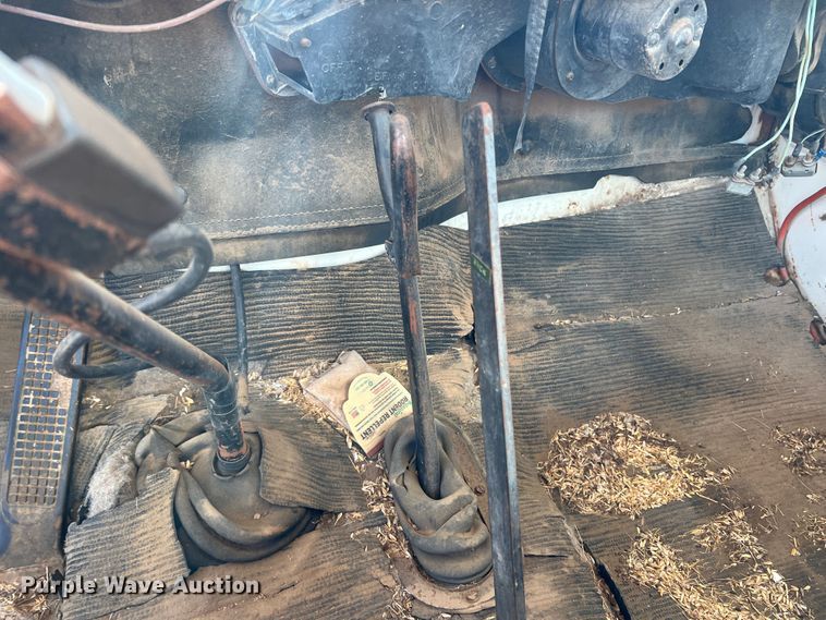 image for item DS8471 1970 Ford F610  grain truck