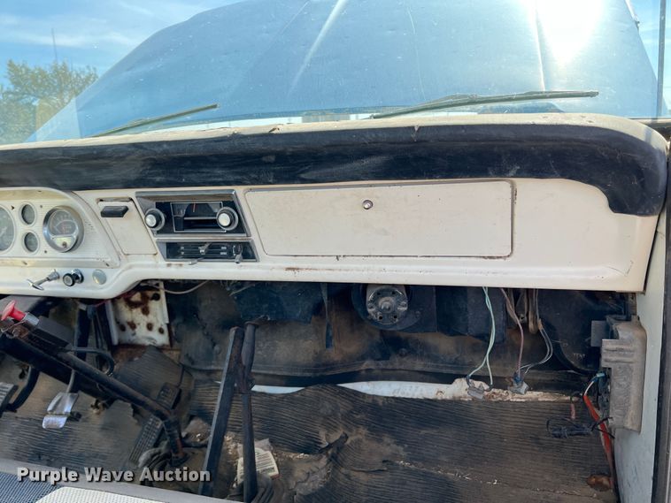 image for item DS8471 1970 Ford F610  grain truck