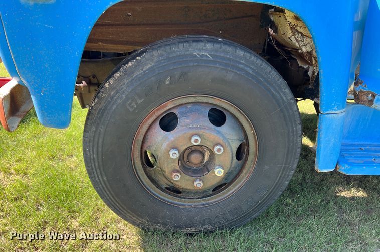 image for item DS8471 1970 Ford F610  grain truck