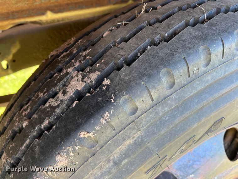 image for item DS8471 1970 Ford F610  grain truck