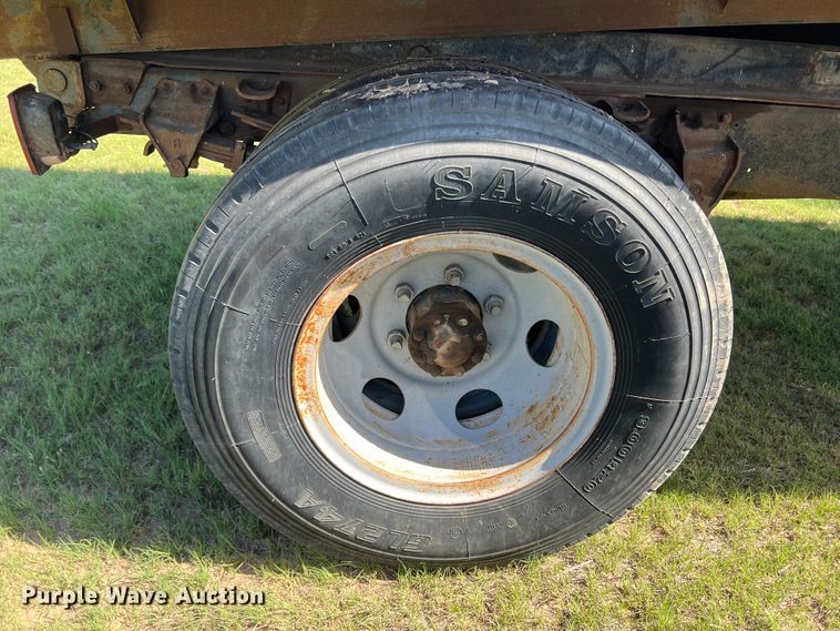 image for item DS8471 1970 Ford F610  grain truck