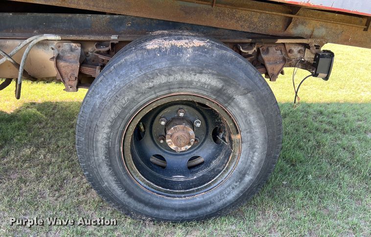 image for item DS8471 1970 Ford F610  grain truck