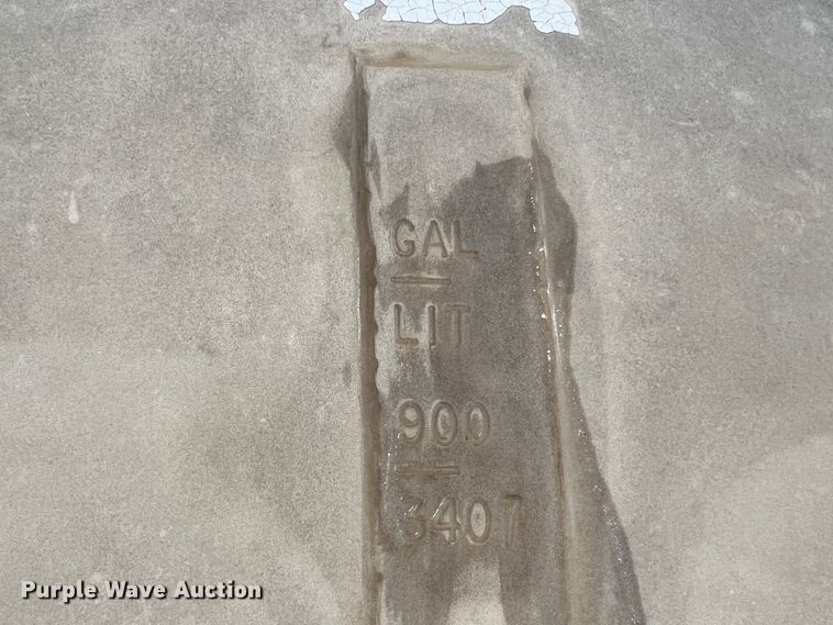 image for item DS8475 Sprayer trailer