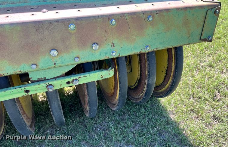 image for item DS8476 (2) John Deere 9000 grain drills