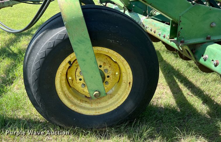 image for item DS8476 (2) John Deere 9000 grain drills
