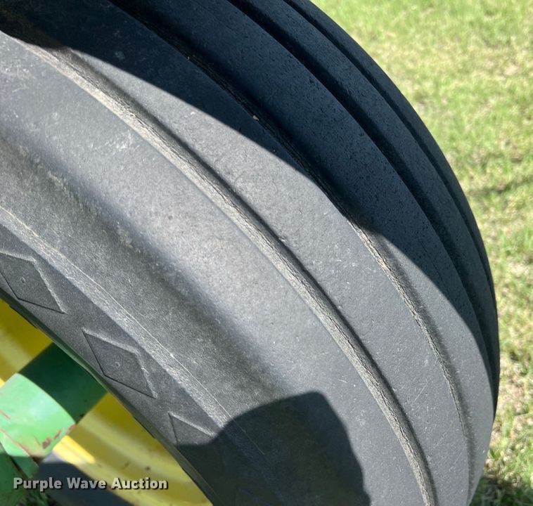 image for item DS8476 (2) John Deere 9000 grain drills