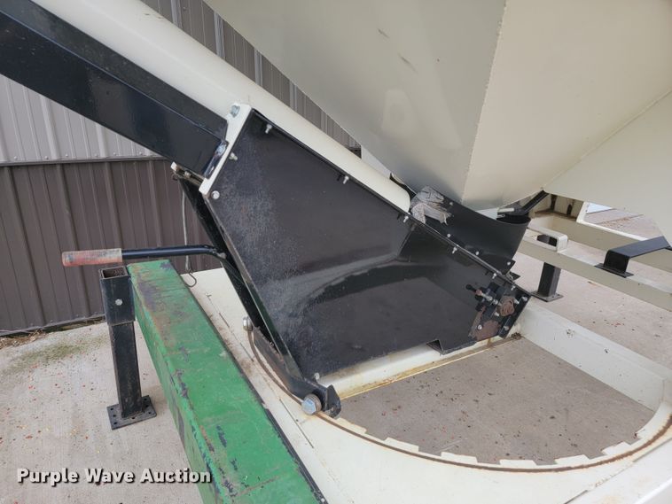 image for item JC9749 Friesen 375  seed tender