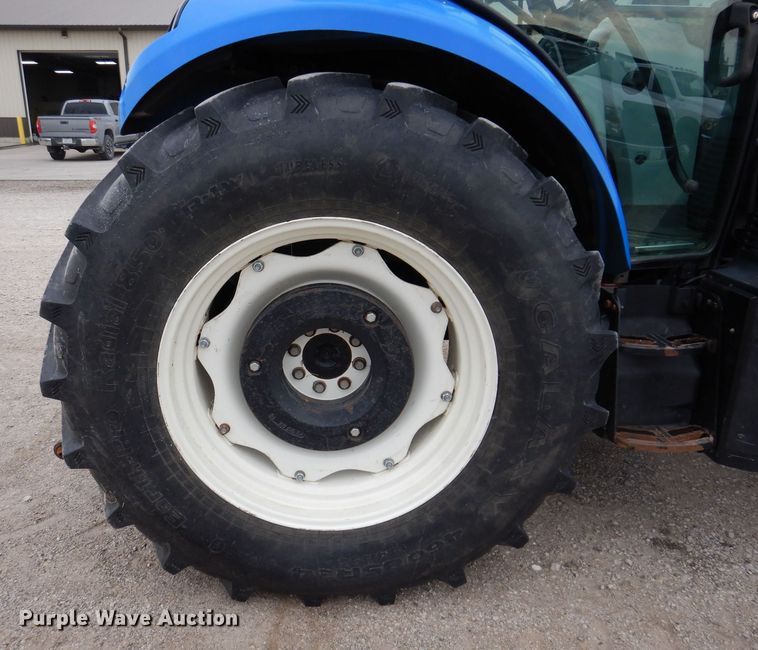 image for item JH9670 2015 New Holland T4.110  MFWD tractor