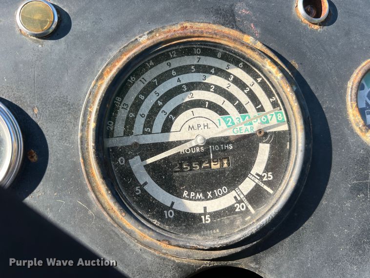 image for item JM9179 1974 John Deere 2030 tractor