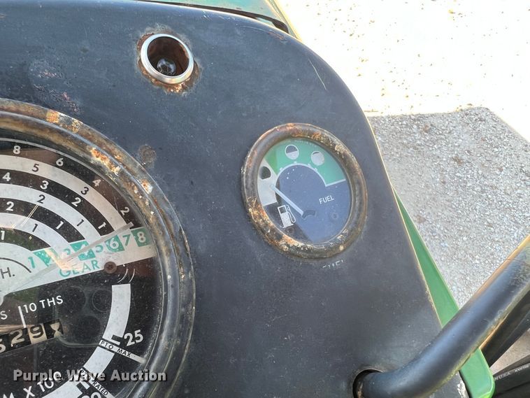 image for item JM9179 1974 John Deere 2030 tractor
