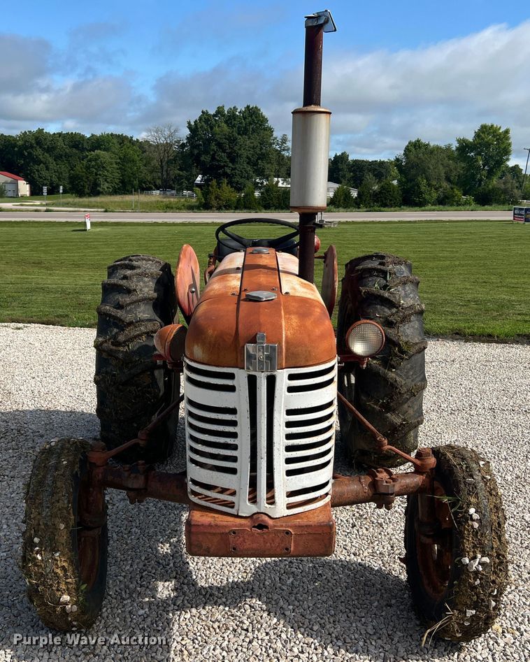 image for item JM9187 1957 International 350 Utility tractor