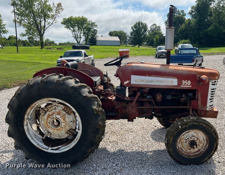 image for item JM9187 1957 International 350 Utility tractor