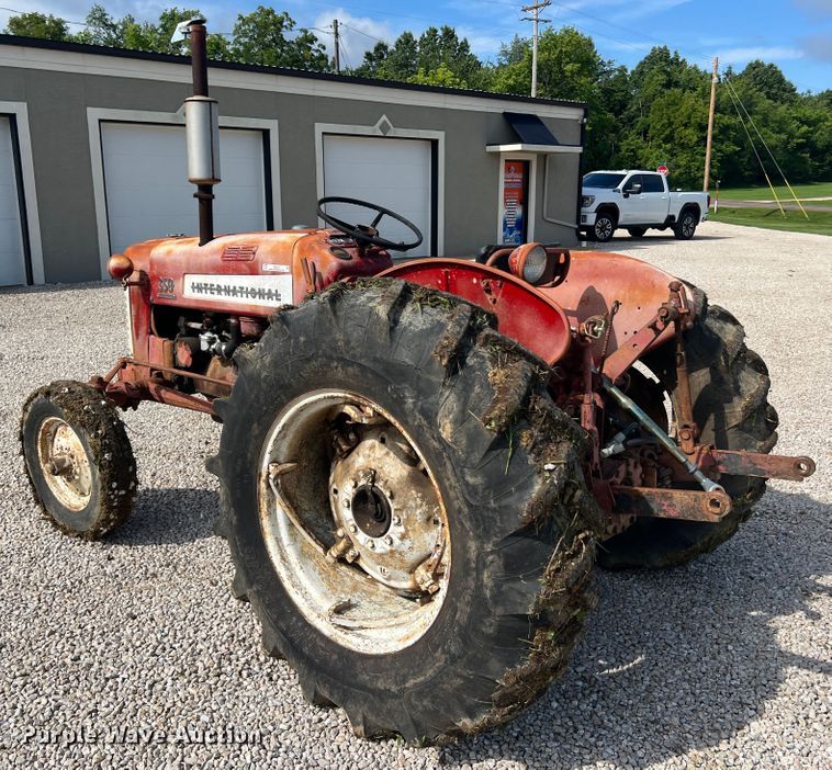 image for item JM9187 1957 International 350 Utility tractor