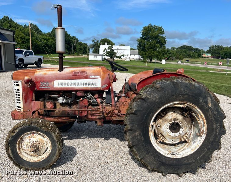image for item JM9187 1957 International 350 Utility tractor