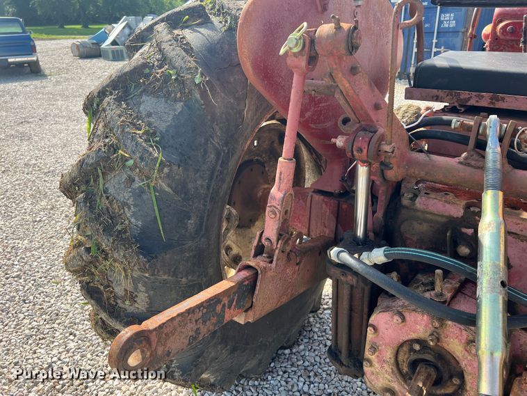 image for item JM9187 1957 International 350 Utility tractor