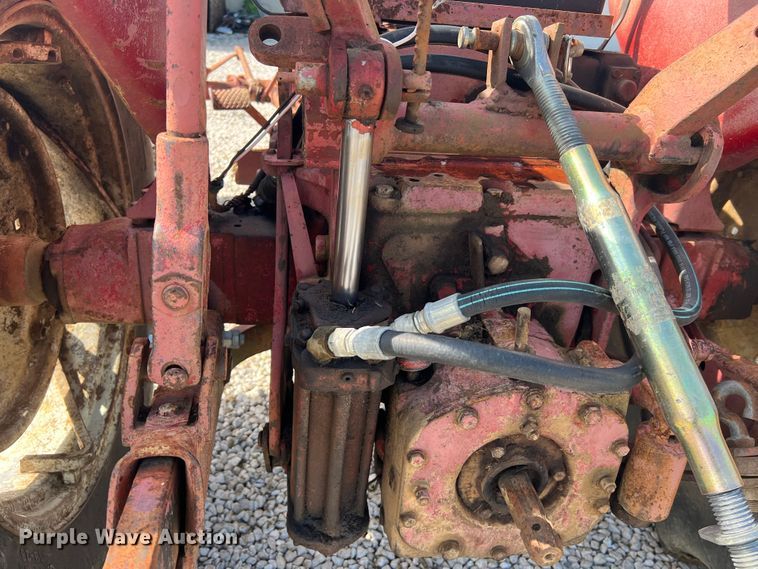 image for item JM9187 1957 International 350 Utility tractor