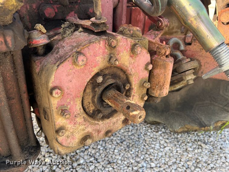 image for item JM9187 1957 International 350 Utility tractor