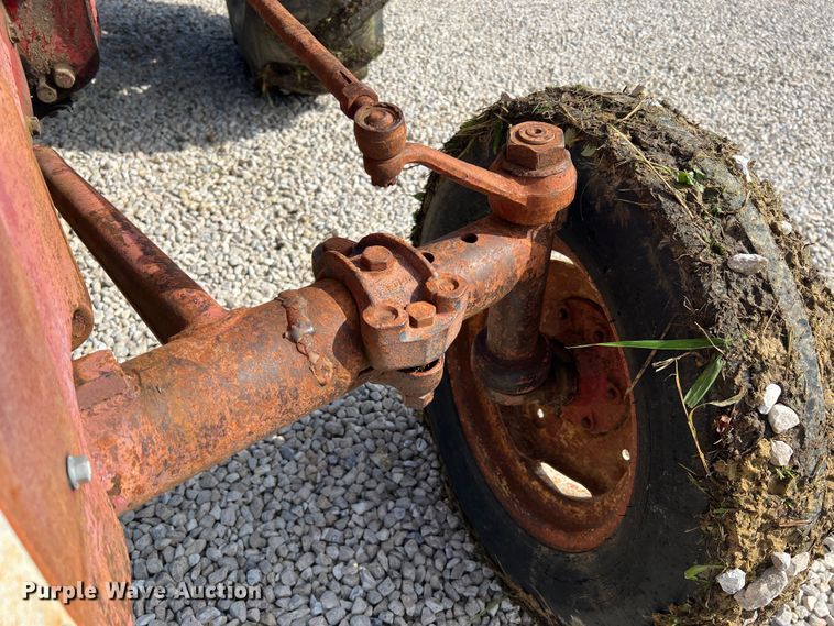 image for item JM9187 1957 International 350 Utility tractor