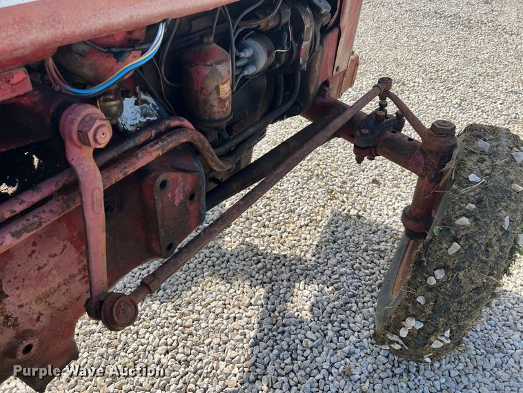 image for item JM9187 1957 International 350 Utility tractor