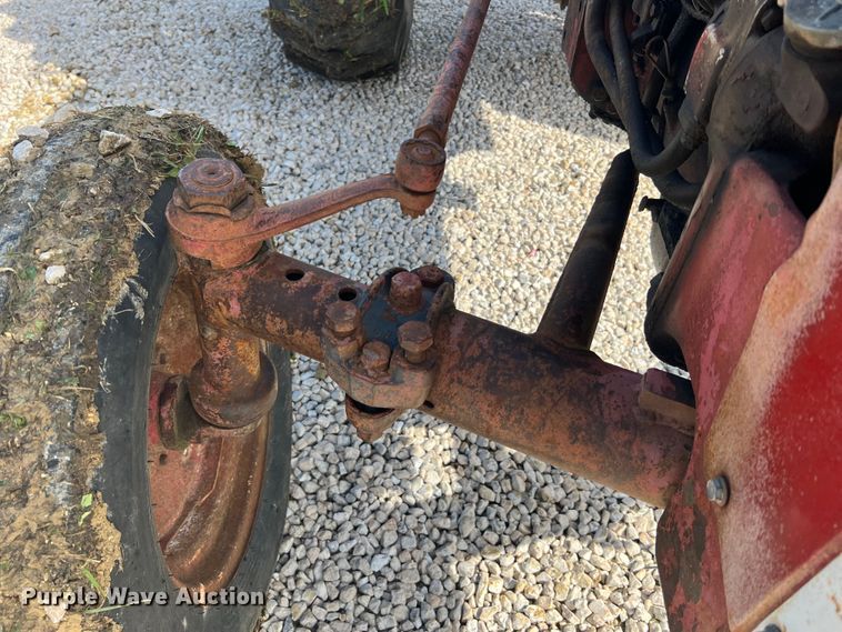 image for item JM9187 1957 International 350 Utility tractor