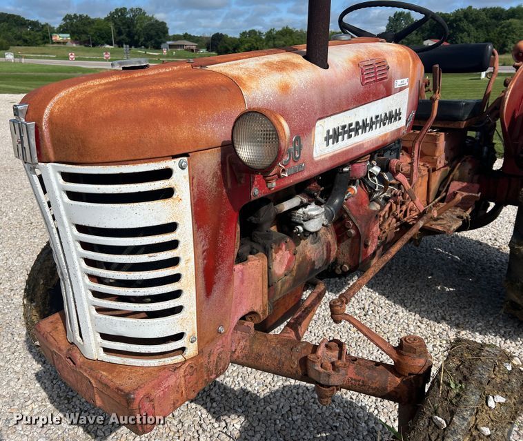 image for item JM9187 1957 International 350 Utility tractor