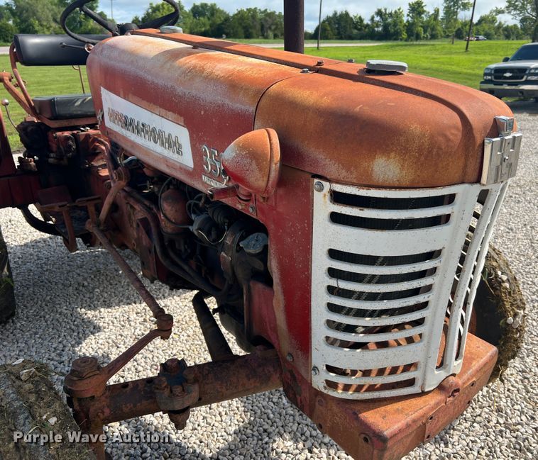 image for item JM9187 1957 International 350 Utility tractor