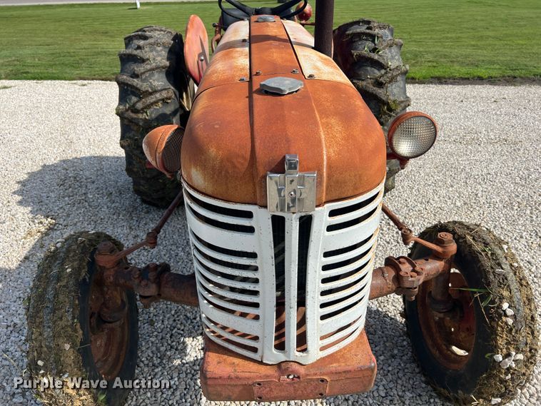 image for item JM9187 1957 International 350 Utility tractor