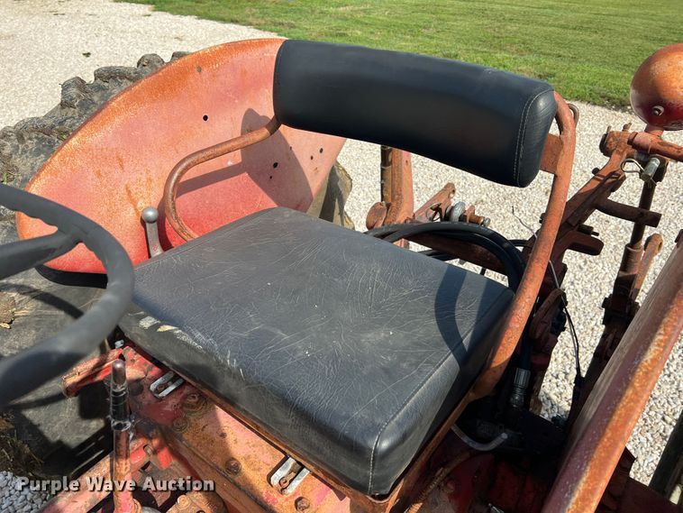 image for item JM9187 1957 International 350 Utility tractor