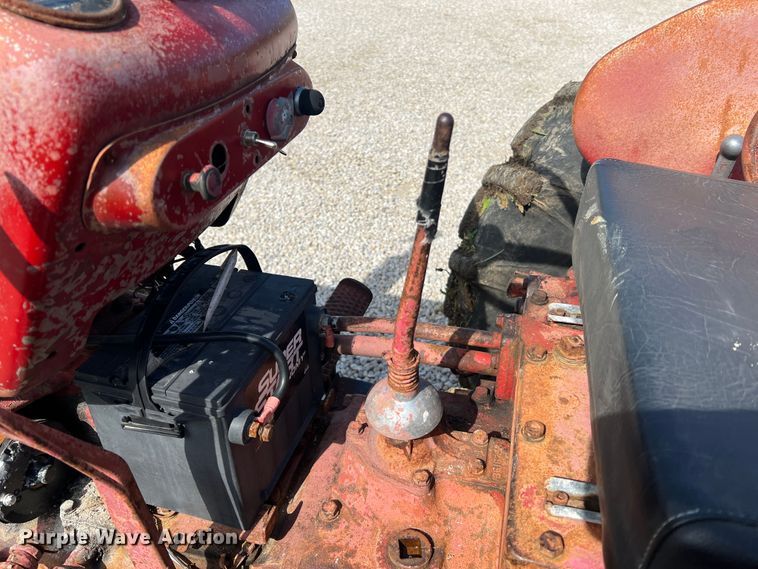 image for item JM9187 1957 International 350 Utility tractor