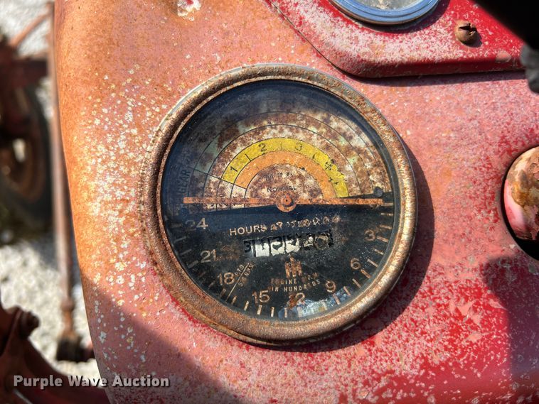 image for item JM9187 1957 International 350 Utility tractor