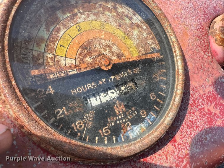 image for item JM9187 1957 International 350 Utility tractor